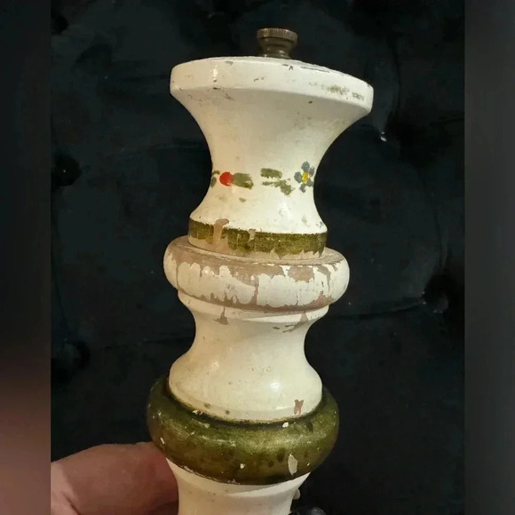 VTG Cottagecore Wood Pepper Grinder Patina Handpainted Country Cottagecore 90’s - Picture 9 of 12